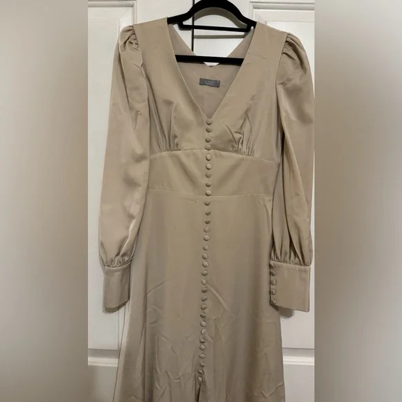 Lichi Designed in Frankfurt am Main Button-embellished midi dress - Picture 9 of 9